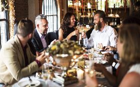 出差在餐廳聽到"Do you take plastic?"不是在問「塑膠袋」，而是..... 