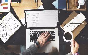 請注意、向您報告...英文mail別再用"Please be noted"、"Please be reported"！