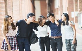 選系還是選校？名校光環和就業市場考量哪個重要？