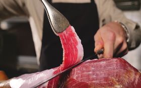 英語食物片語》Ham it up 可不是請人幫你加片火腿