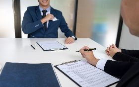 勞基法中沒有規定的「出勤異常通知」，這在實務上到底要怎麼做呢？