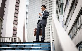 公司先是「強制調動」，再來是「刻意減少工作」，我該怎麼處理呢？