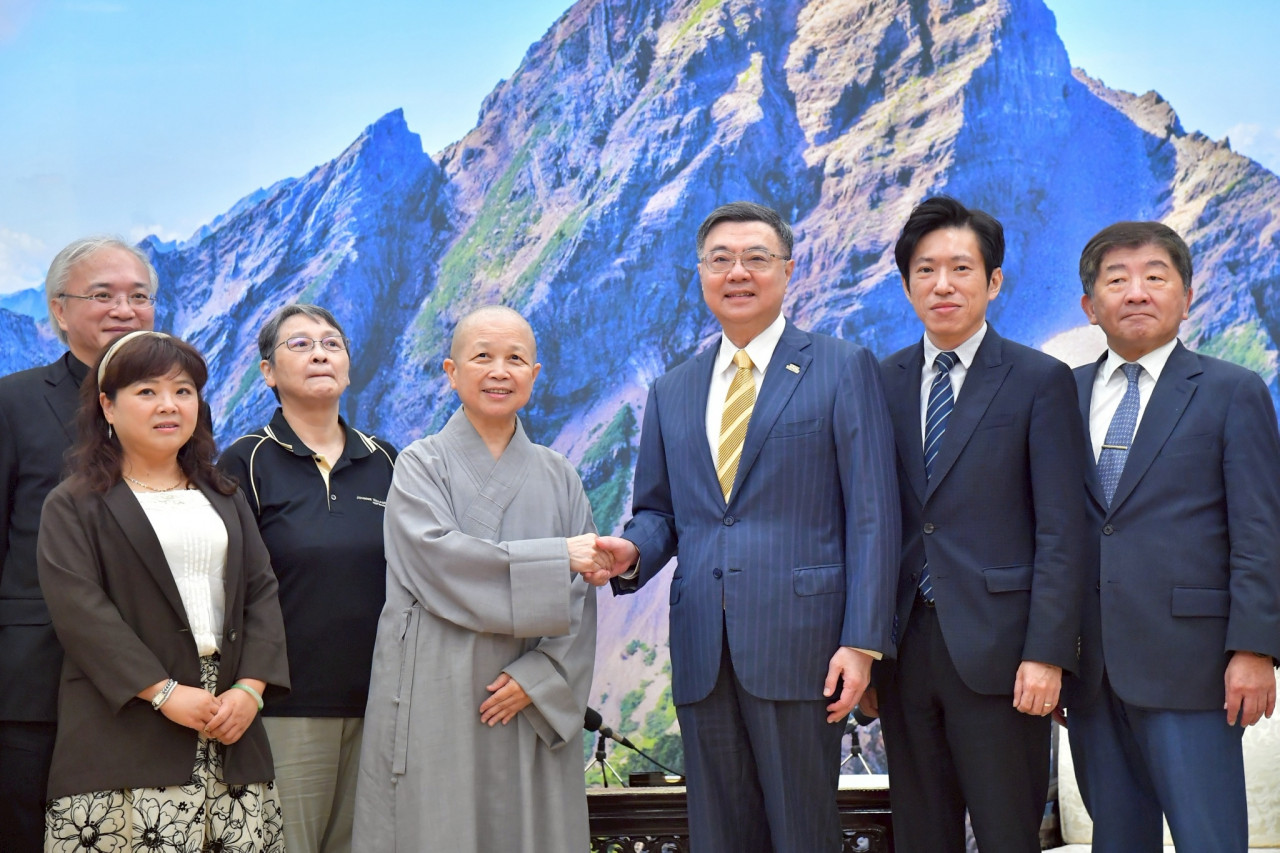 釋昭慧號召拒領普發1萬