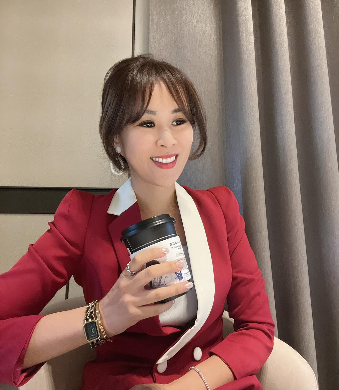 許多人每個月領到薪水後，只注意大筆開銷（如房租、貸款、學費），但魔鬼藏在細節裡，當我們認真檢視小額花費（例如一天一杯咖啡費用、外賣及不需要的訂閱服務），就會發現錢都在不知不覺中流失，而這些費用都是可以轉去投資帳戶讓錢增值的。