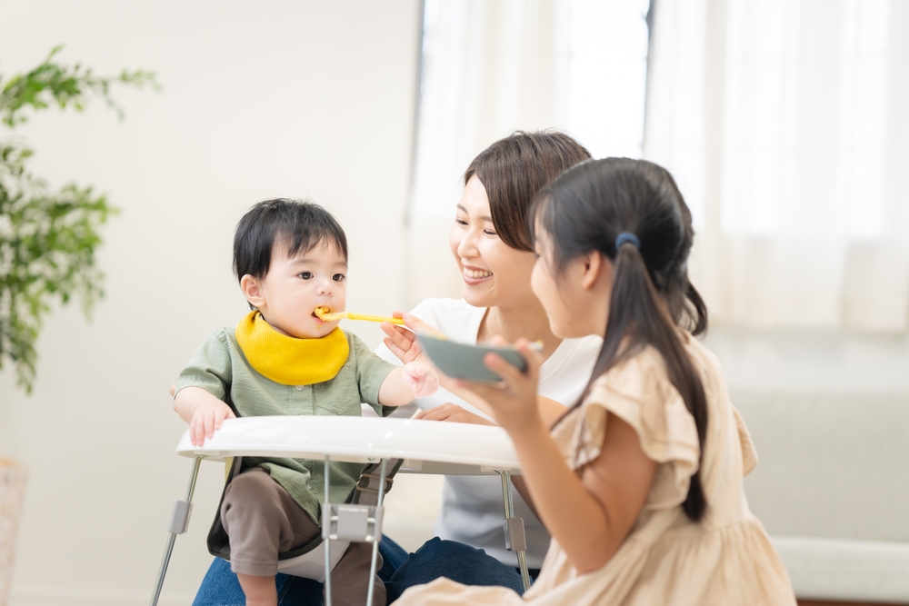即使父母自認對老大和老二都付出同等程度的關愛，但實際上，面對還需要把屎把尿的老二，只好叫老大自己堅強點。