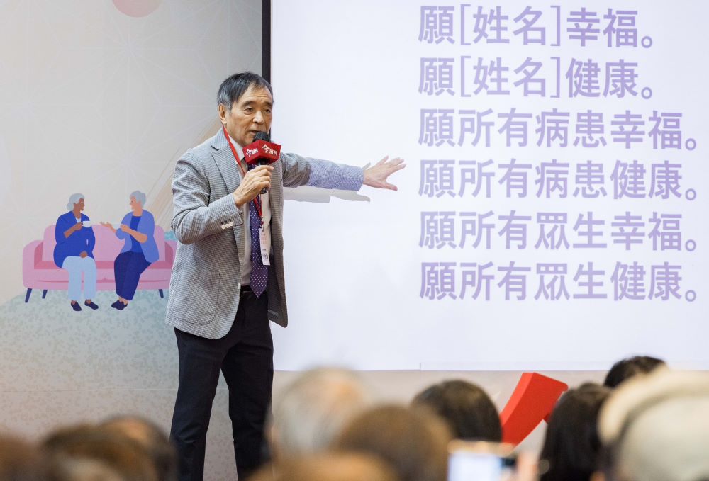 他形容，我們的人生就像一齣歌舞伎劇場。第一幕是從出生到退休，第二幕則是退休之後，而現在正站在「幕間」──兩幕之間的轉換時刻。「要迎接第二幕，我們必須做好準備。」