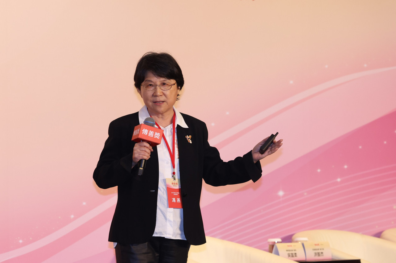 前行政院政務委員、台灣大學社會工作學系名譽教授馮燕，長期致力兒童福利、非營利組織領域，更曾任七屆傳善獎主席，此次典禮上，她也以「公益生態圈躍進的驅動力」為題演講，分享對台灣公益生態的研究與洞察。