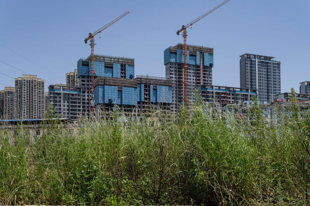 去年,中國武漢的一個建築工地。中國房地產市場顯著放緩是投資下降的一個主要因素。