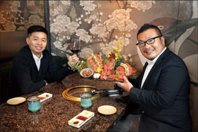 打造年收 19 億的餐飲王國！乾杯創辦人的經營哲學：新員工到職，都要由我親自服務上菜