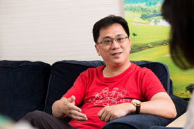 不忘苦日子 年營收16億的CEO仍騎腳踏車上班