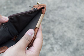 貧婦身剩100元伴屍5天  你我所不知道的社會悲哀面