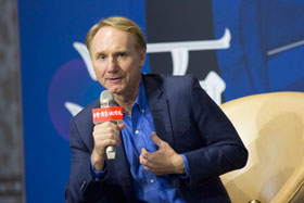 丹．布朗：對話才讓人類能夠不斷進步