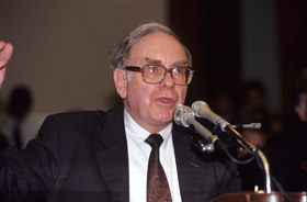 巴菲特登上股神地位 絕對少不了這位「智囊」