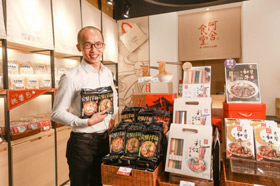 負債千萬到年收 2.4 億！快煮麵始祖阿舍食堂靠什麼贏回市場？