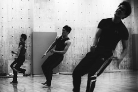 孩子，我不怕你翅膀硬，就怕你不飛！