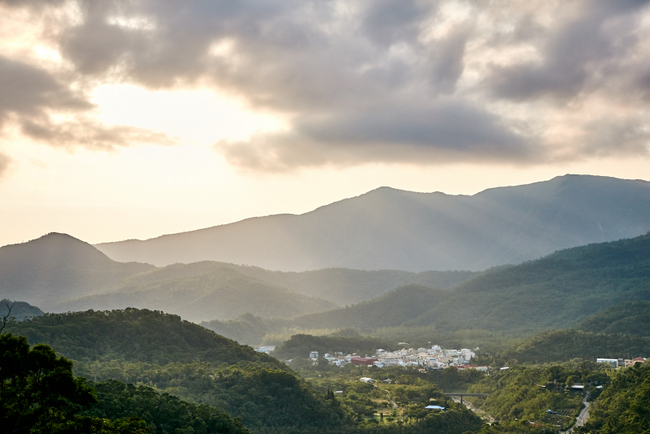 用愛的筆墨  記錄水世界下的故事