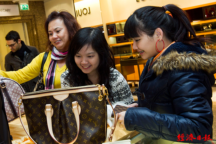 精品招年輕客 也搞網購