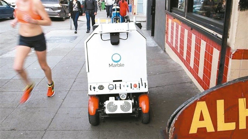 新創公司加速研發...機器人送貨 快上路了