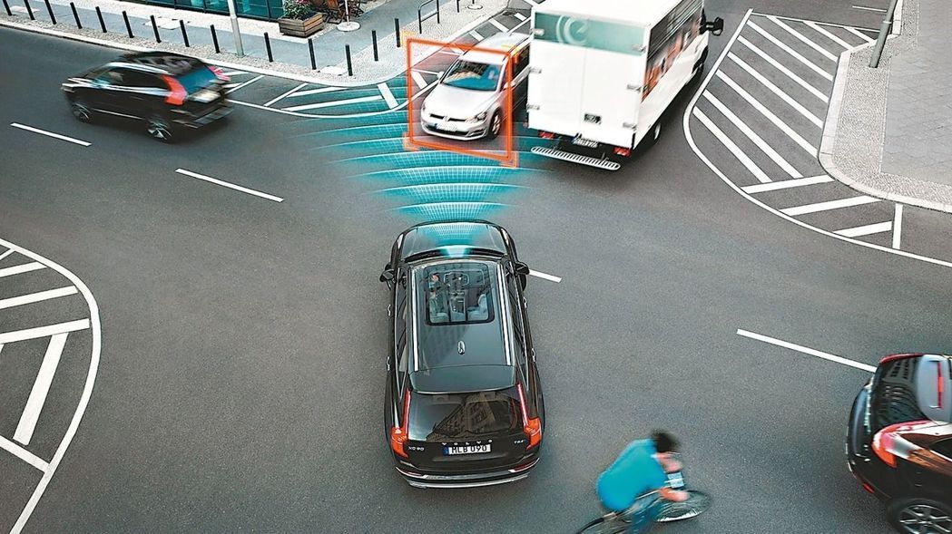 自駕車上路 人力當後勤