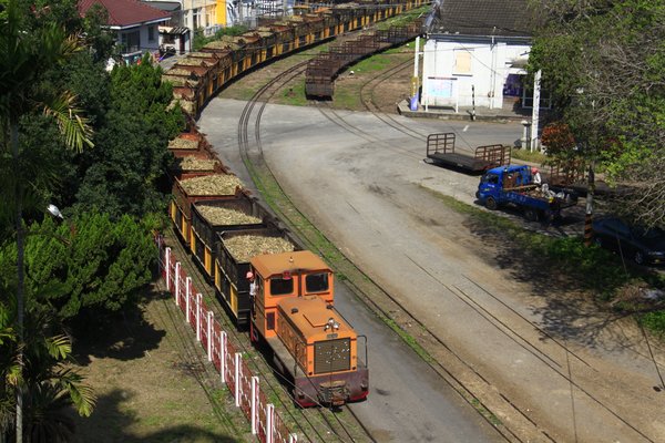老舊官廳 文創變潮店