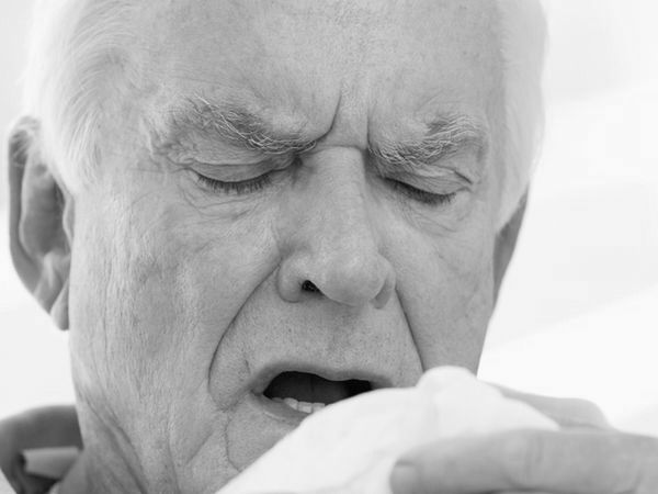 沒打流感疫苗　6旬老菸槍染病致死