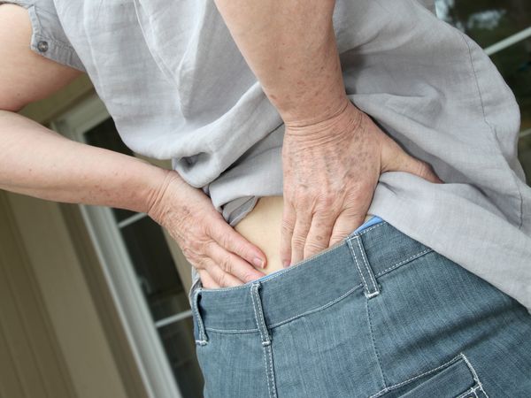 年節打掃肌肉痠痛　切勿服用他人止痛藥