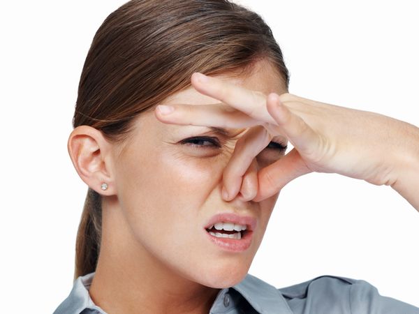 鼻中膈彎曲常鼻塞　呼吸困難需手術