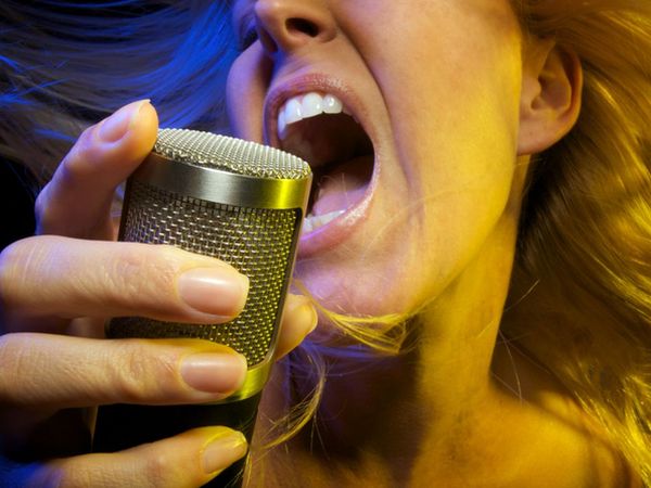 女唱K飆高音　腦血管破裂險死