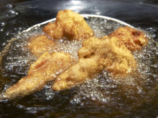 男大生熬夜嗜炸物　血壓飆高160