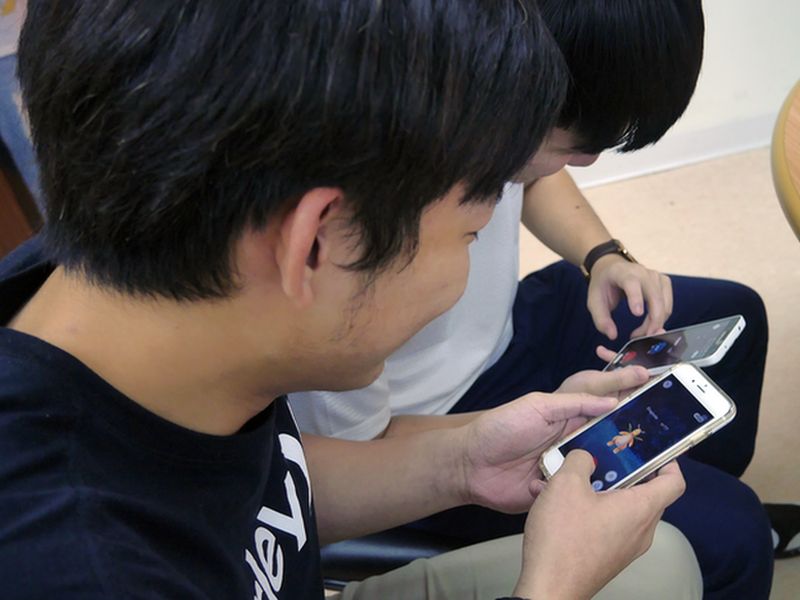 寶可夢瘋全台　年輕人也得媽媽手