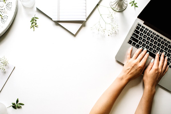 好HIGH！上班時間瘋狂投履歷最刺激？