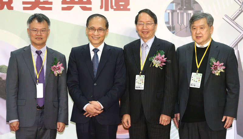 2016年行政院傑出科技貢獻獎 傑出科技創新典範 創造產學合作傳奇