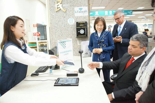 強化兩國移民事務 巴拿馬移民局長卡里略參訪移民署