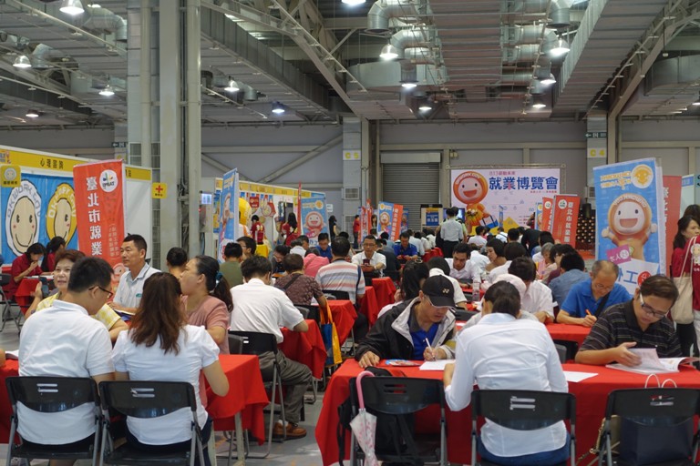 「813薪動未來」求職就博會　 花博爭艷館熱鬧登場