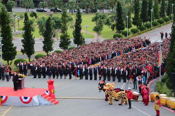 花蓮縣政府二月份升旗典禮暨新春團拜 傅縣長呼籲中央政府應鄭重向全體軍公教道歉