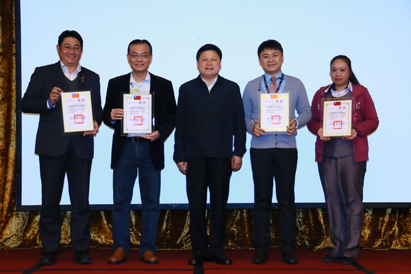 106年度環保領袖高峰會議 縣長傅崐萁表揚環保績優單位