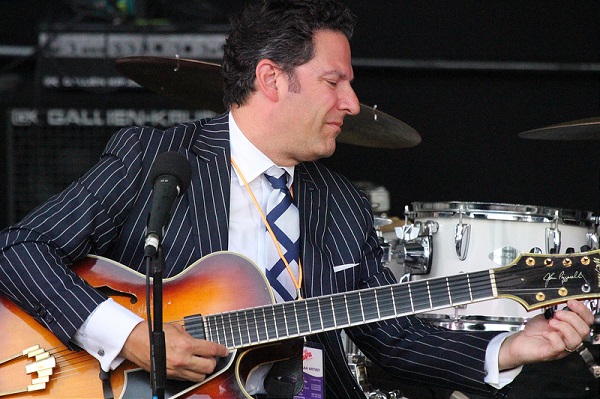 約翰皮薩瑞里爵士吉他四重奏：幽默、隨興、紳士