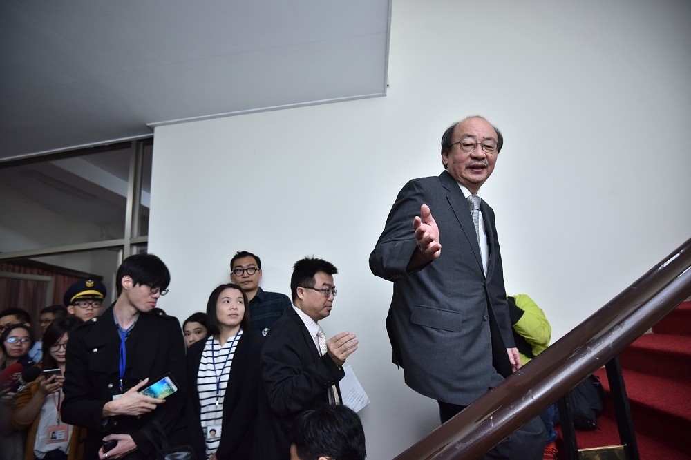 自家內部沒擺平　老柯竟邀藍營先提《伴侶法》