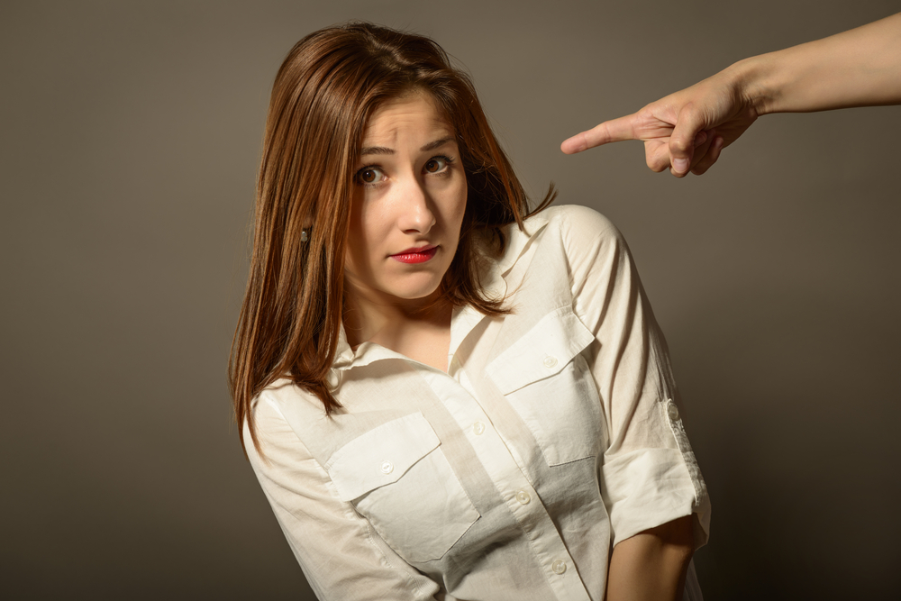 明明是同事卻愛指揮、表現像主管？　四步驟適時保護自己