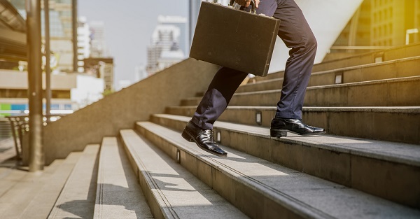 害怕失敗，又難以享受成功？4個方法，克服自我否定的「冒牌者症候群」