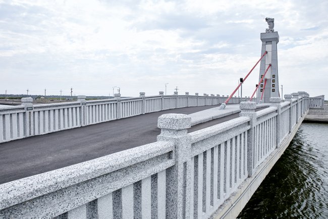 跨鹿耳門溪自行車橋　遊逛台江文化絲路