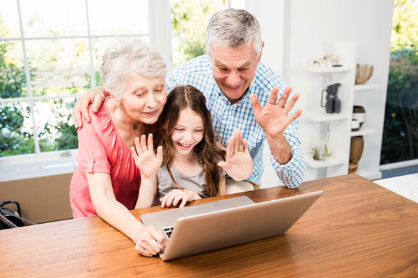 阿公、阿嬤幫忙帶孫子…竟有2000-5000元補助可以領！