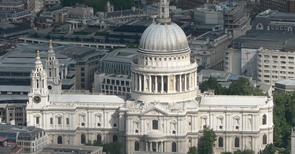 老教堂裡見現代母愛