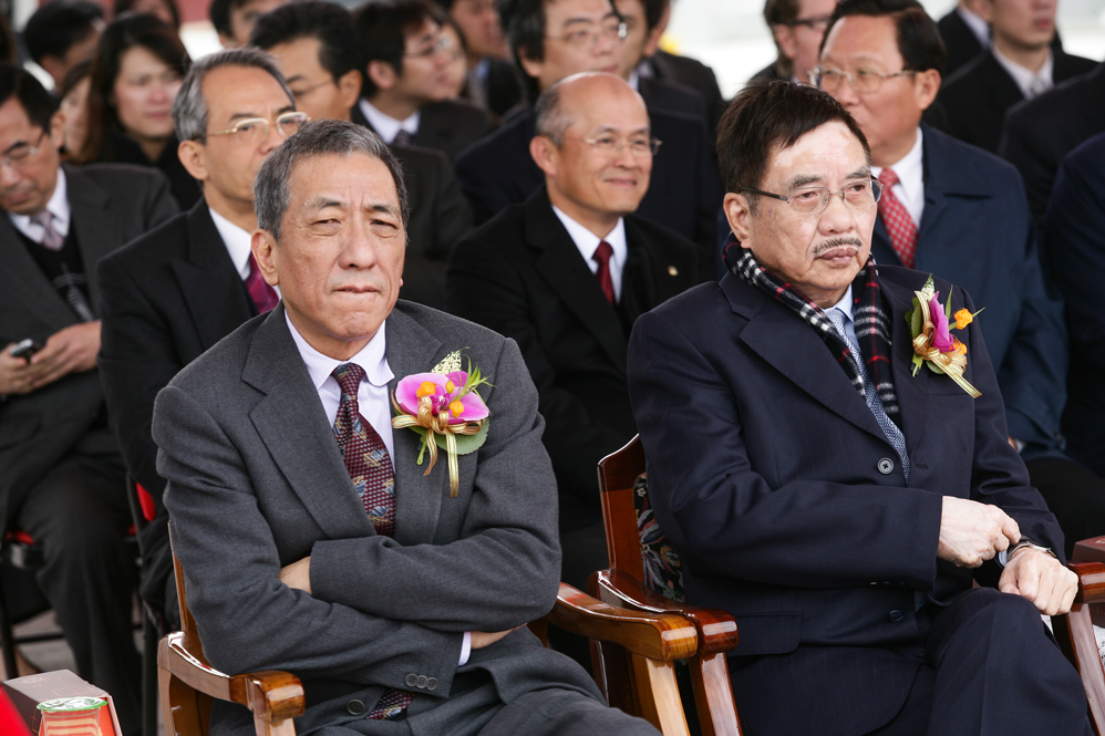 解密！三大家族把持下的黑箱體壇