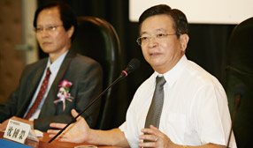 昔日同窗舊友 沈國榮挺綠未挺馬