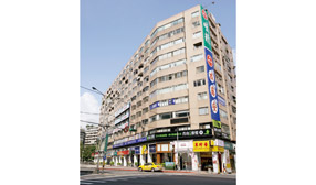 東區香檳大樓店面標售 年租金上看億元