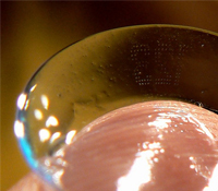 新科技：用隱形眼鏡來收訊息，哪招？