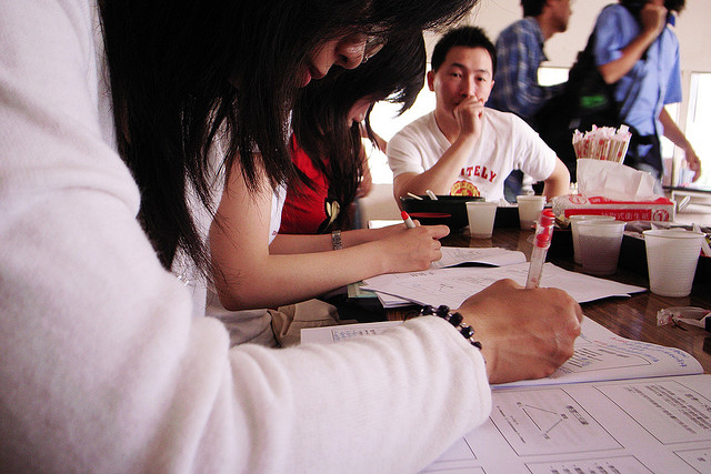 不是只有台灣人缺思考力，英美也在檢討