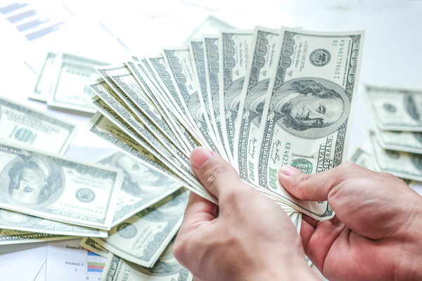 大咖資金走了　我的高收益債券基金還能抱嗎？