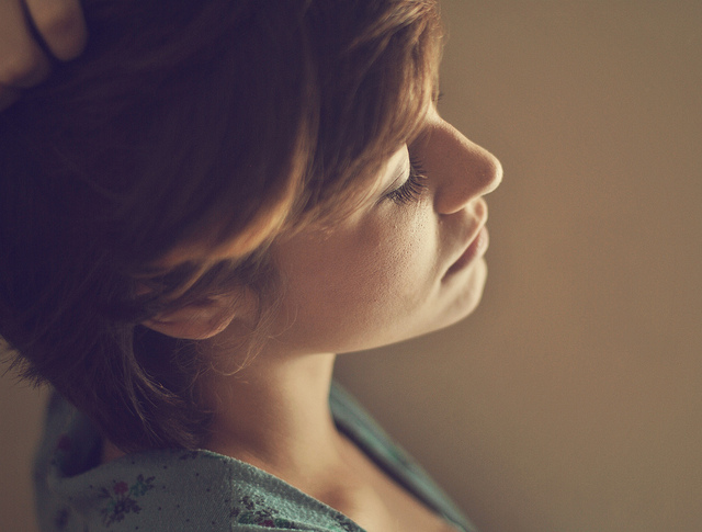 只要一個動作，你就能認清自己是否愛著某人...